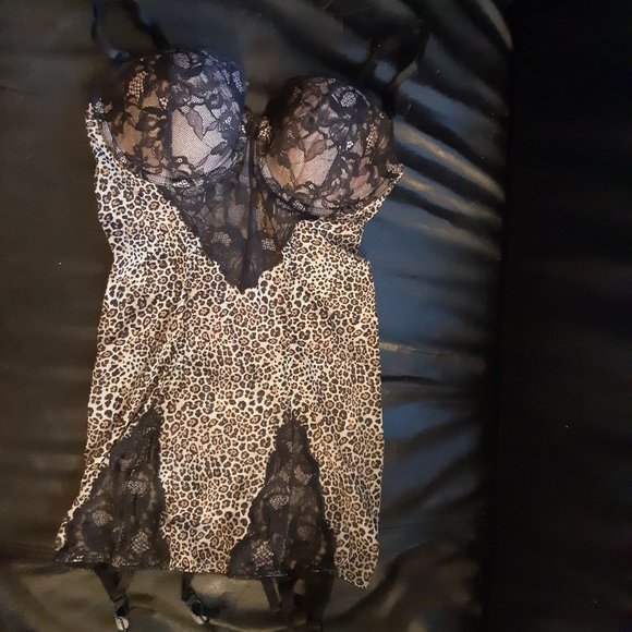 Victoria's Secret Garter Chemise - Picture 1 of 3